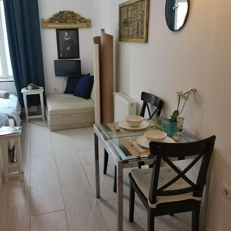 Tiny Apartment In City Center ซาเกร็บ ภายนอก รูปภาพ